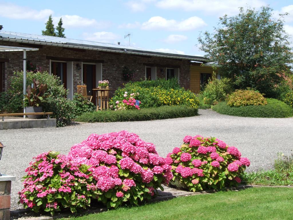 Le Clos Du Clocher Gueudecourt Exterior photo